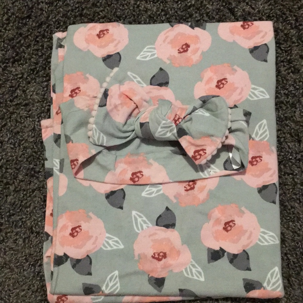 Blanket with bow